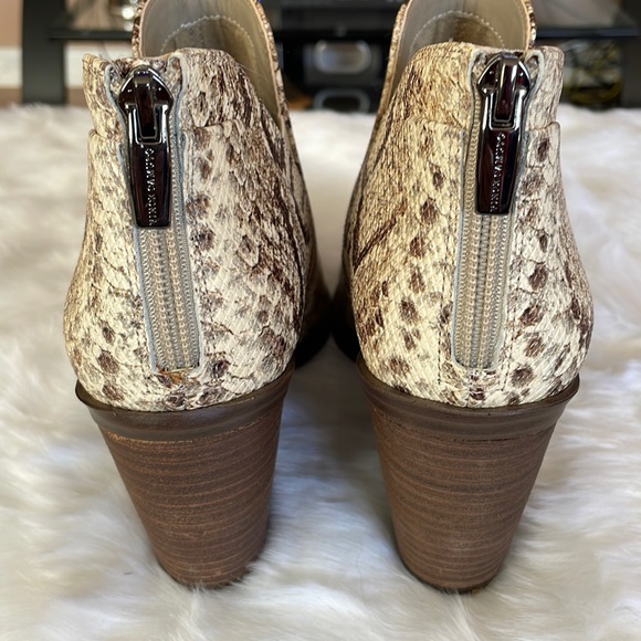 Vince Camuto Gradina Block Heel Booties - Picture 4 of 10